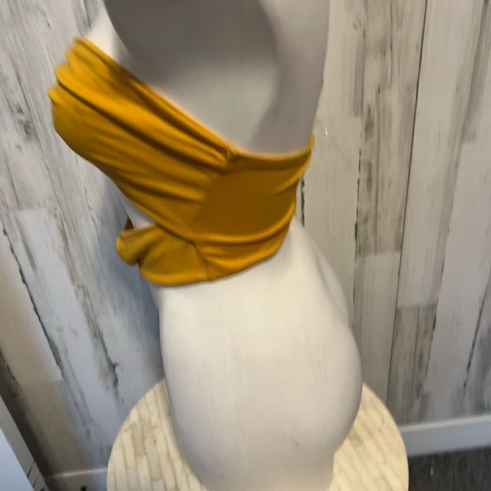 Gold crop top - Picture 2 of 5